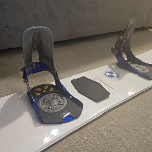 5150 Snowboard. Step-in Bindings